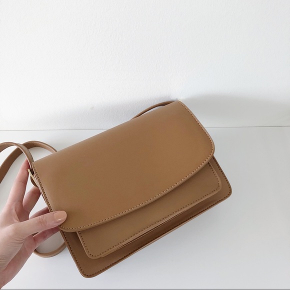 Back in Stock Tan messenger bag - Picture 3 of 7